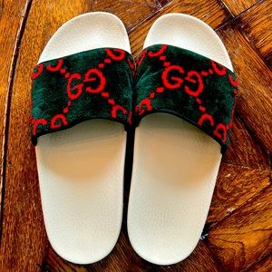 Women’s Gucci slides, size EU 38, US 8, velvet Gucci green and red with logo